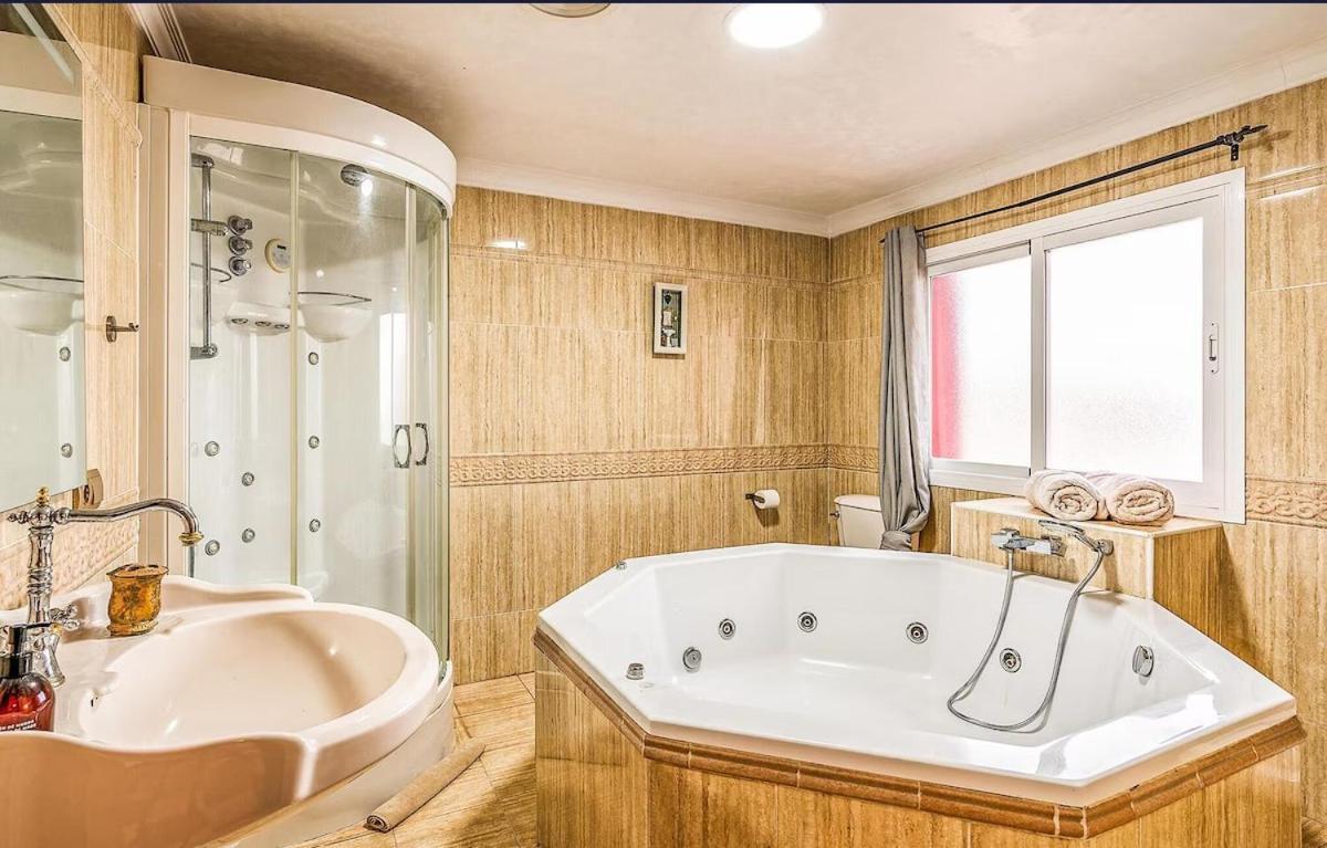 Majestic Villa By The Beach Heated Private Pool & Jacuzzi Benalmádena Zewnętrze zdjęcie